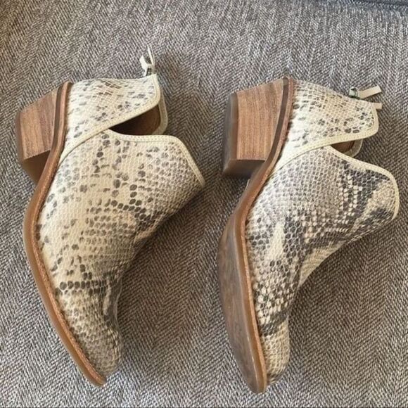 Sofft Abena Cream Leather Snake Print
Comfortable Ankle Boots Women's Size 6 EUC - Picture 6 of 12